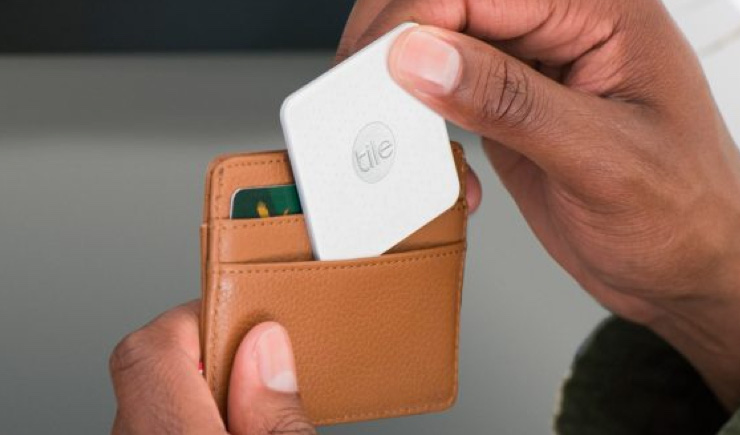 Tile Slim: Find your Wallet with the World’s Thinnest Wallet Tracker