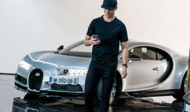 Cristiano Ronaldo Test-Drive the 1500HP Bugatti Chiron